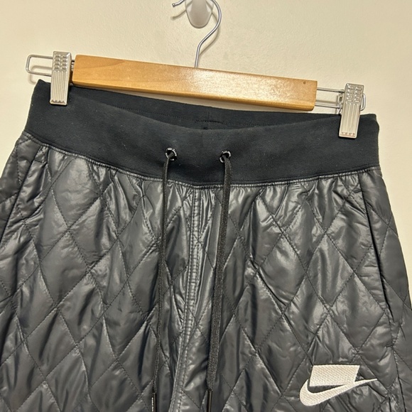 Nike Women's Sportswear Quilted Jogger Pants XS Streetwear Techwear Athletic - Picture 4 of 16